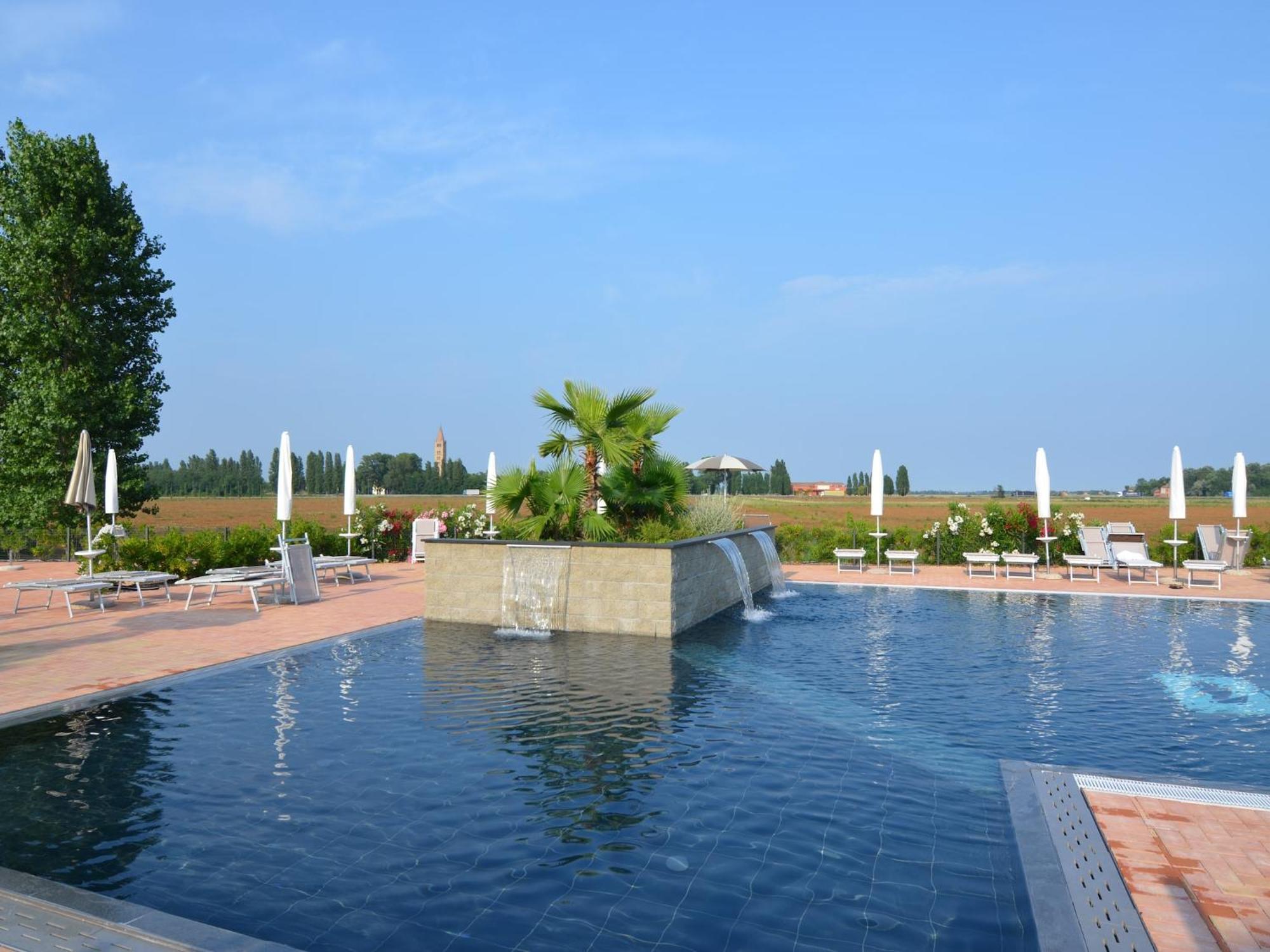 Characteristic Apartment In Codigoro With Pool 外观 照片
